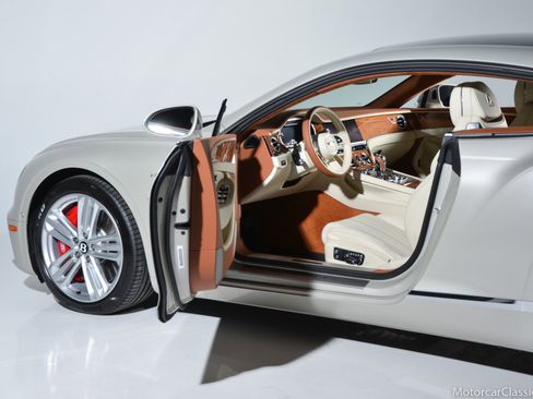 Used 2022 Bentley Continental GT image 24