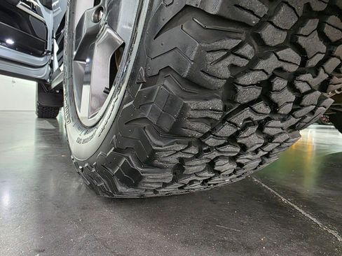 Used 2022 Land Rover Defender 110 X-Dynamic SE AWD/4WD image 57