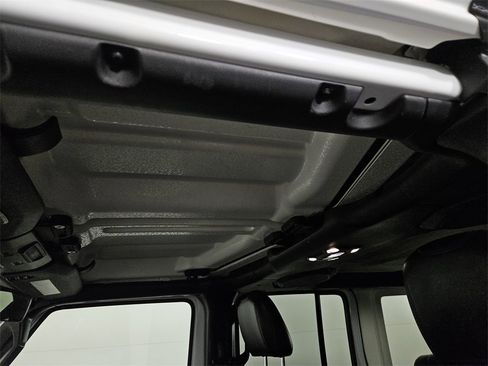 Used 2021 Jeep Wrangler Unlimited Sahara image 24