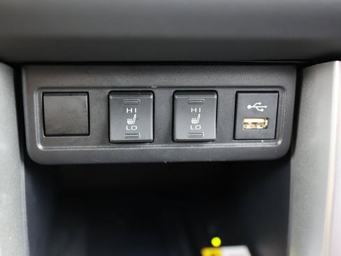 Used 2022 Toyota Corolla Cross XLE w/ Convenience Package image 27