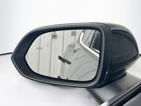 Used 2025 Chevrolet Equinox EV LT FWD image 16