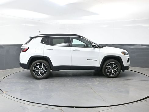 Used 2025 Jeep Compass Limited AWD/4WD image 4