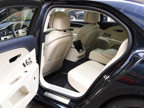 New 2025 Bentley Flying Spur Plug-In Hybrid image 12