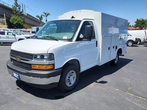 Used 2026 Chevrolet Express 3500 w/ Power Convenience Package RWD image 4