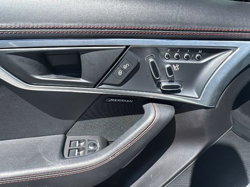 Used 2020 Jaguar F-TYPE R image 13