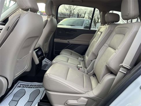 Used 2022 Lincoln Aviator Reserve w/ Elements Package Plus image 12