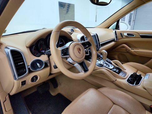 Used 2017 Porsche Cayenne Platinum Edition w/ Premium Package (PJV) AWD/4WD image 13