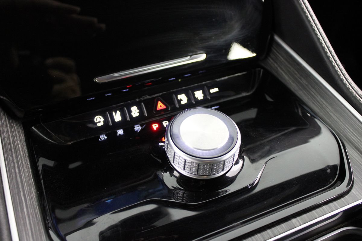 Used 2024 Jeep Wagoneer L Series II RWD image 20