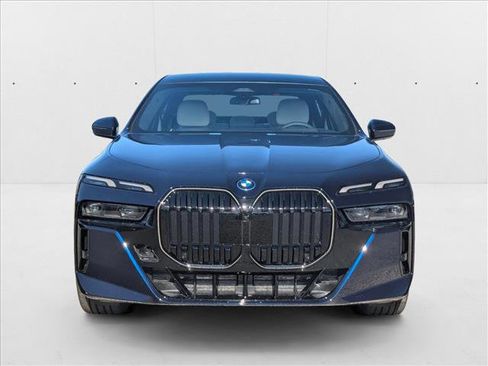 Used 2026 BMW 750e xDrive w/ Premium Package image 7