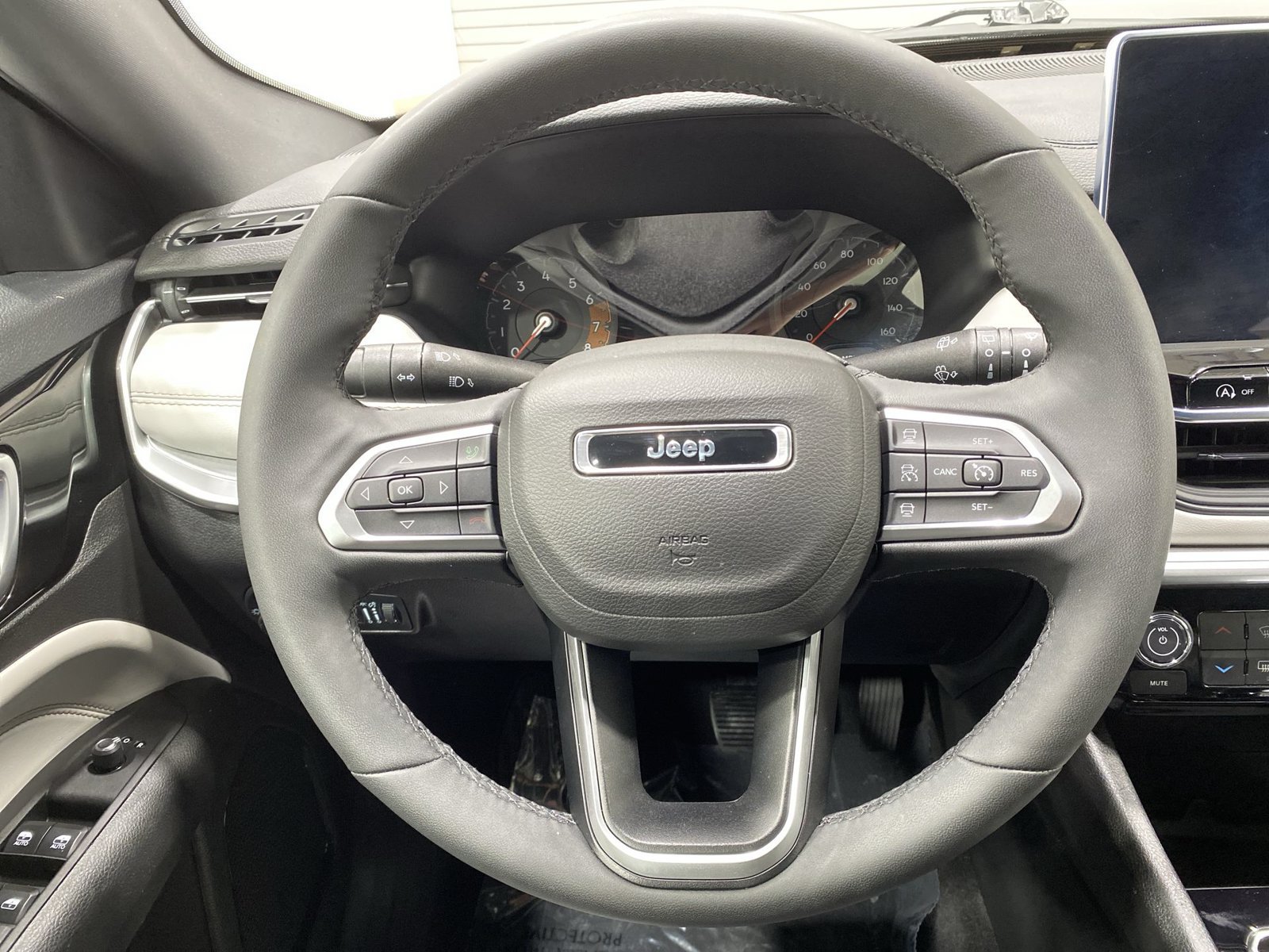 Used 2025 Jeep Compass Limited AWD/4WD image 14