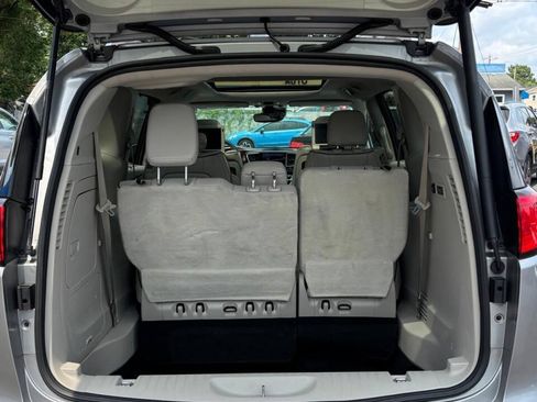 Used 2017 Chrysler Pacifica Limited FWD image 16