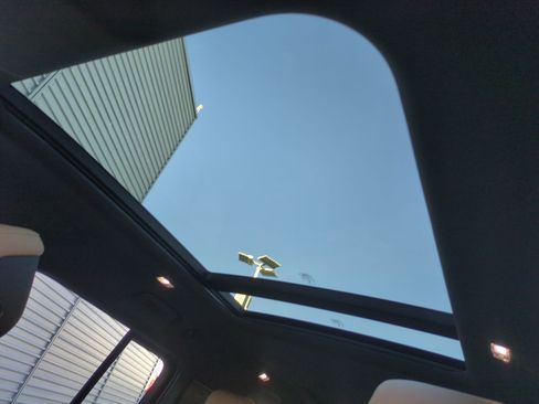 New 2026 Land Rover Defender 130 X-Dynamic SE image 21