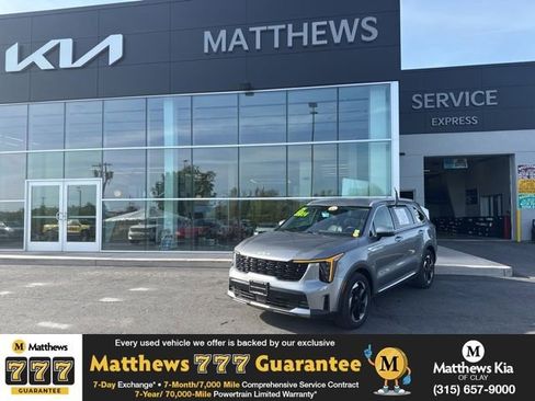 Certified 2025 Kia Sorento EX AWD/4WD image 1