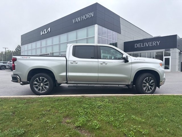 Used 2022 Chevrolet Silverado 1500 LT AWD/4WD image 3