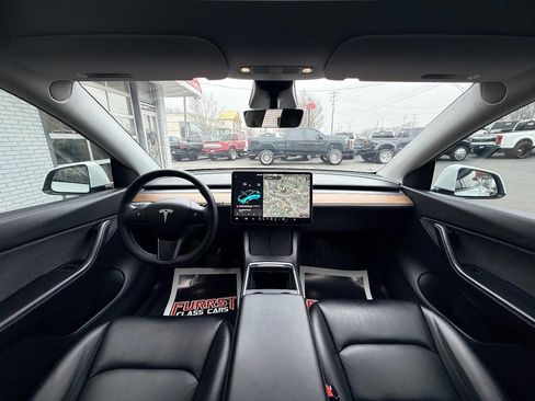 Used 2022 Tesla Model Y Long Range image 31