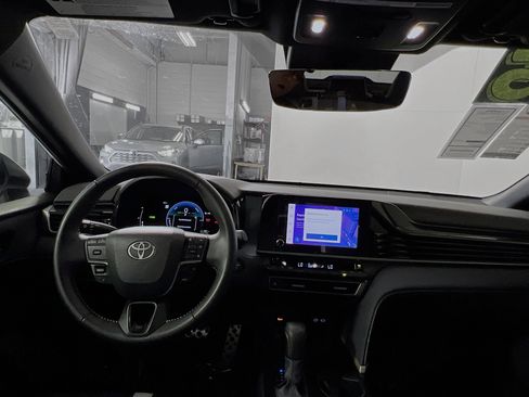 Used 2025 Toyota Camry SE image 30