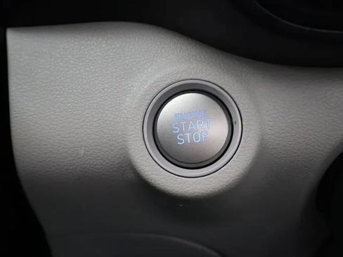 Used 2025 Hyundai Venue SEL FWD image 31