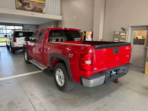 Used 2007 Chevrolet Silverado 1500 LT w/ 1LT Convenience Package AWD/4WD image 5
