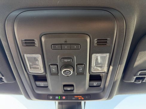 Used 2021 GMC Yukon XL SLT w/ SLT Premium Package AWD/4WD image 40