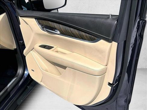 Used 2018 Cadillac XT5 FWD w/ LPO, Wheel Lock Package image 19