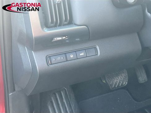 Used 2024 Nissan Pathfinder SL image 13