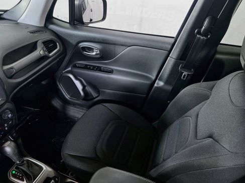 Used 2022 Jeep Renegade Latitude w/ Convenience Group AWD/4WD image 23