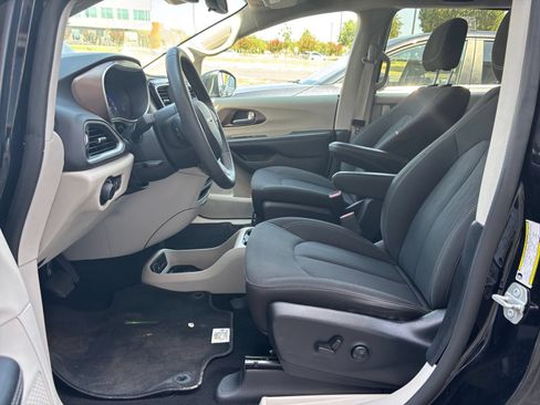 Used 2024 Chrysler Voyager LX FWD image 24