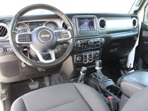 Used 2019 Jeep Wrangler Unlimited Sahara AWD/4WD image 13