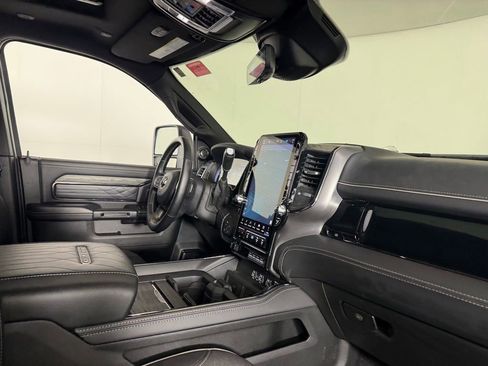 Used 2025 RAM 2500 Limited AWD/4WD image 30