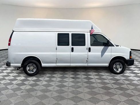 Used 2009 Chevrolet Express 2500 Extended RWD image 8