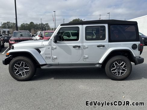 Certified 2024 Jeep Wrangler Sahara w/ Technology Group image 7
