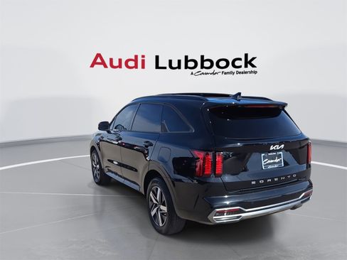 Used 2022 Kia Sorento EX w/ Panoramic Sunroof Package image 7