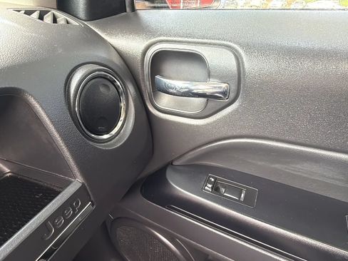 Used 2015 Jeep Patriot High Altitude AWD/4WD image 41
