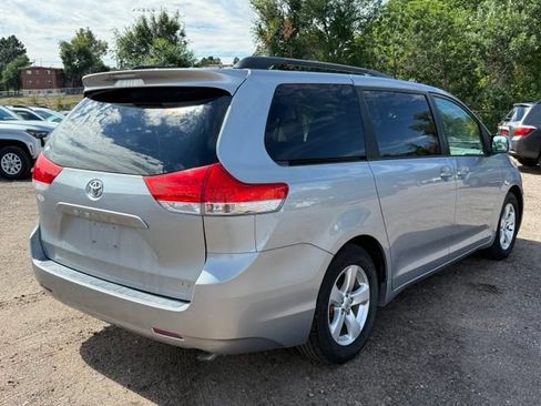 Used 2014 Toyota Sienna LE FWD image 5