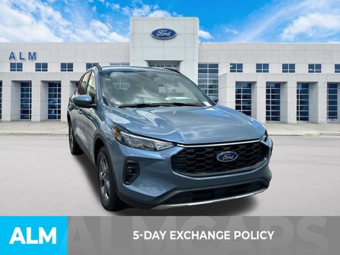 Certified 2025 Ford Escape ST-Line Select AWD/4WD image 3