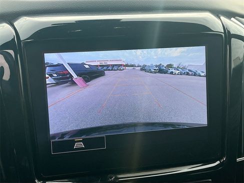 Used 2022 Chevrolet Traverse LT image 12