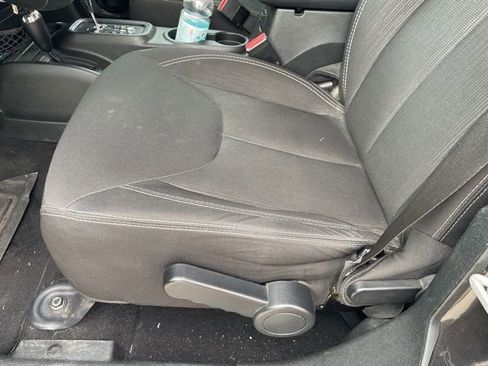 Used 2018 Jeep Wrangler Unlimited Sahara w/ Dual Top Group image 7