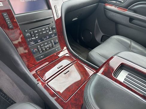 Used 2014 Cadillac Escalade Premium image 38