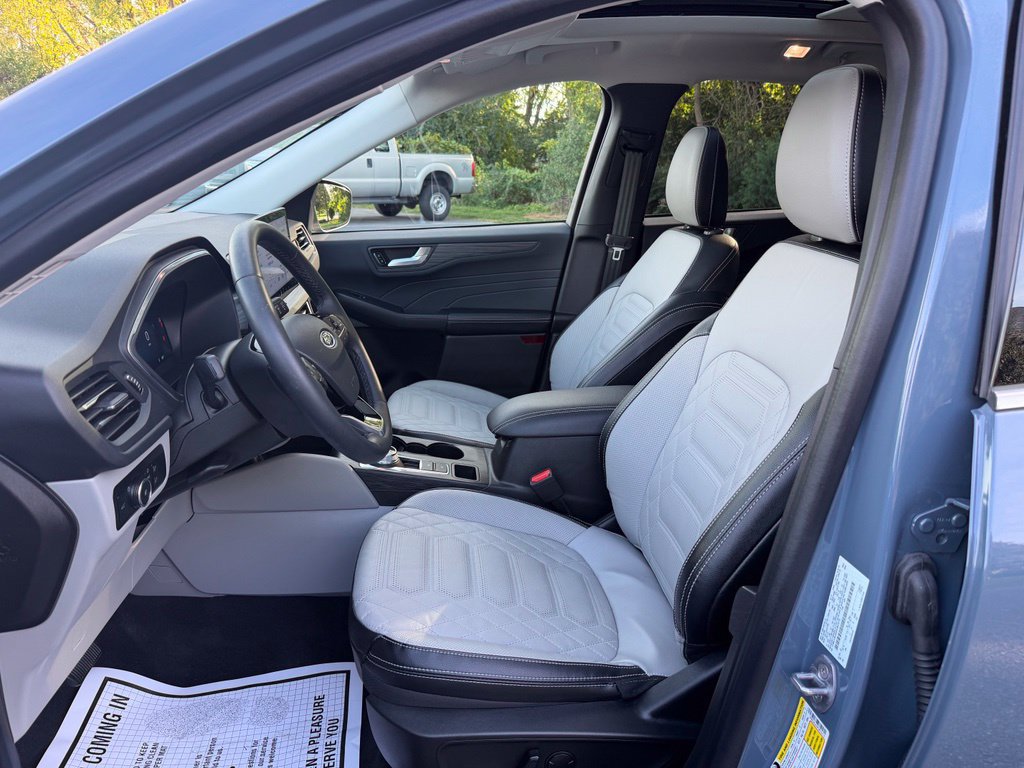 Used 2023 Ford Escape Platinum w/ Premium Technology Package AWD/4WD image 12