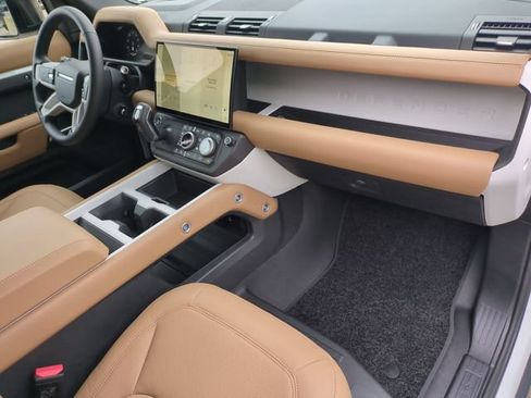 New 2026 Land Rover Defender 130 X-Dynamic SE AWD/4WD image 19