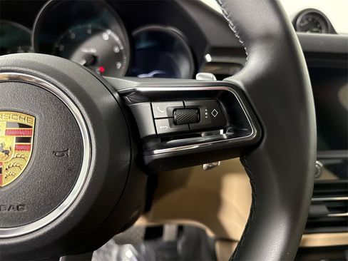 Certified 2022 Porsche Macan image 39