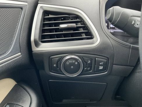 Used 2024 Ford Edge SEL w/ Convenience Package image 9