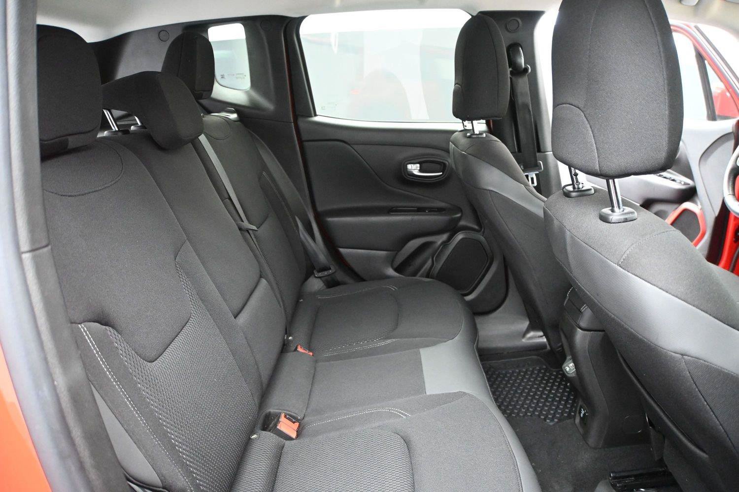 Used 2022 Jeep Renegade Latitude w/ Convenience Group AWD/4WD image 18