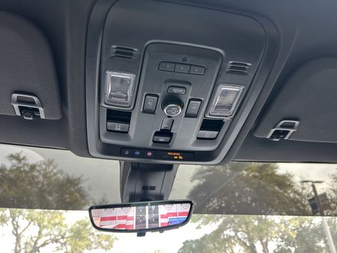 Used 2021 Chevrolet Suburban High Country image 27