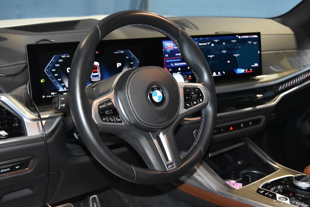 Used 2025 BMW X7 M60i AWD/4WD image 2