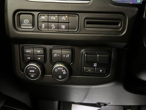 Used 2023 Chevrolet Tahoe Z71 w/ Z71 Off-Road Package AWD/4WD image 35