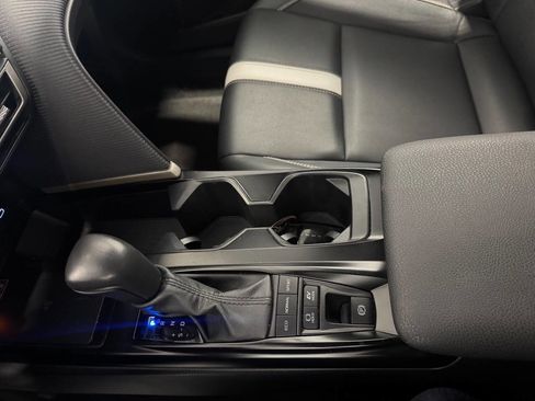 Used 2025 Toyota Camry SE image 35