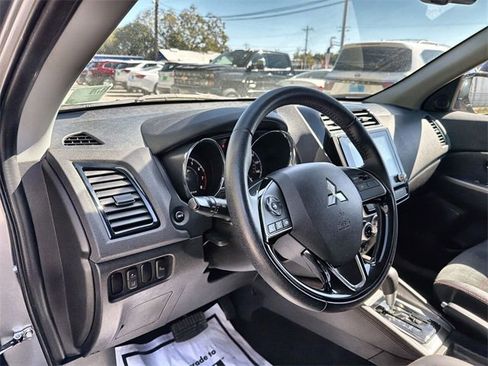 Used 2023 Mitsubishi Outlander Sport SE image 10