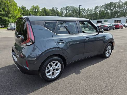 Used 2025 Kia Soul LX w/ LX Technology Package FWD image 8