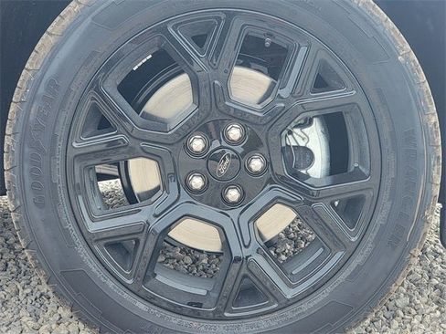 New 2025 Ford Maverick Lariat w/ Black Appearance Package image 17